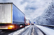 Wintereinbruch Schneeglätte LKW im Stau auf Autobahn