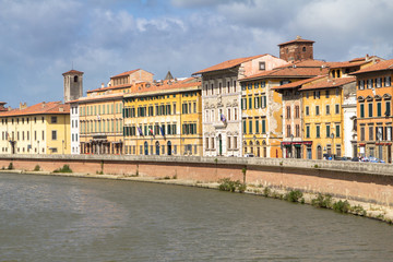 Wall Mural - Bright italian houses on the Arno river in Pisa, Tuscany, Italy.