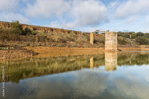 Plakat Krajobraz w parku przyrody Cornalvo. Extremadura. Hiszpania.