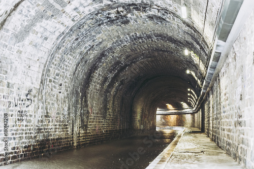 stary-kamienny-tunel