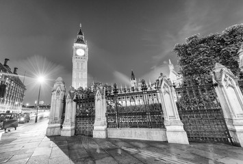 Wall Mural - Night traffic along Westminster Palace, London - UK