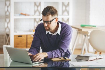 Canvas Print - Thoughtful european business man working on project