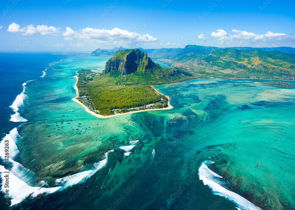 Aerial view of Mauritius island, obrazy, fototapety, plakaty -  BajeczneObrazy.pl