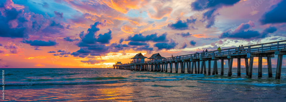 Pier and old bridge on the sea in Florida - obrazy, fototapety, plakaty 