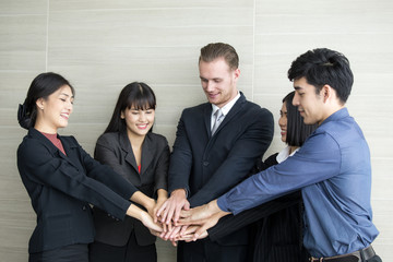 Businessman and agree together with team meeting, Man finishing up a meeting with team, People working Concept.