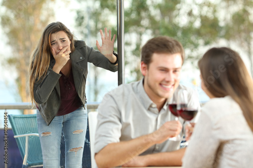 Cuadros en Lienzo Cheater caught by his sad girlfriend