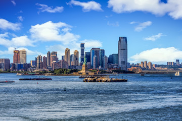 Fototapete - Jersey City and Statue of Liberty