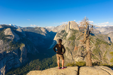 Wall Mural - Hiker at the Glacier Point with View to Yosemite Valley and Half Dome in the Yosemite National Park, California, USA