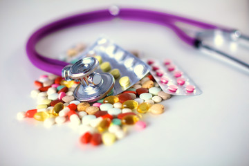 Canvas Print - Stethoscope and some pills - isolated on a white background