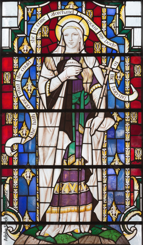 londyn-wielka-brytania-wrzesien-14-2017-st-mary-magdalen-na-witrazu-w-ko