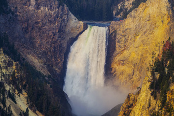 Wasserfall vom Yellowstone River im Yellowstone National Park