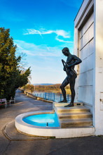 PIESTANY, SLOVAKIA – NOVEMBER 7 2017: Fountain With Statue Of Crutch–breaker Near Bridge To Spa Island In Piestany