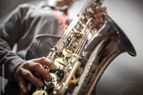 Fotomural Saxophonist playing a saxophone