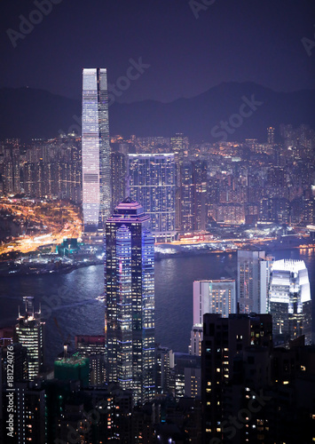 Plakat Noc w Hongkongu.
