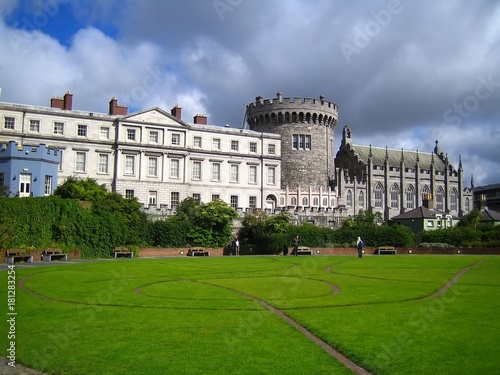 Esplanade Devant Le Chateau De Dublin Irlande Stock Photo Adobe Stock Esplanade Devant Le Chateau De Dublin Irlande Stock Photo Adobe Stock
