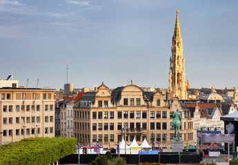 Fototapete - Cityscape of Brussels in a beautiful summer day