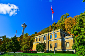 Wall Mural - view of the queen victoria park next to niagara falls in canada on a sunny day in autumn.