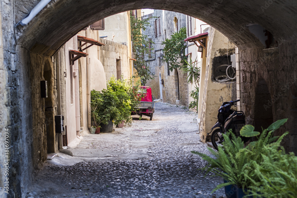 Obraz na płótnie uliczka starego zabytkowego miasta na wyspie Rodos w salonie