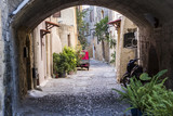 Fototapeta  - uliczka starego zabytkowego miasta na wyspie Rodos