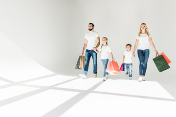 Wall Mural - family with shopping bags