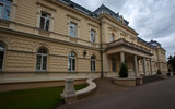 Fototapeta  - Łazienki nr 4, zbudowane 1900 – 19006 r. Ta jedna z piękniejszych budowli architektonicznych uzdrowiska powstała w stylu neobarokowym i klasycystycznym, Ciechocinek, Polska