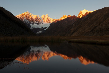 Wall Mural - Cordillera Huayhuash