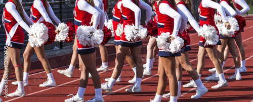 Fotomural High school cheerladers during a football game
