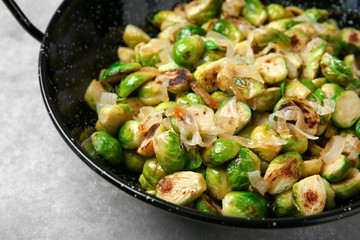 Canvas Print - Dish with roasted brussel sprouts on table