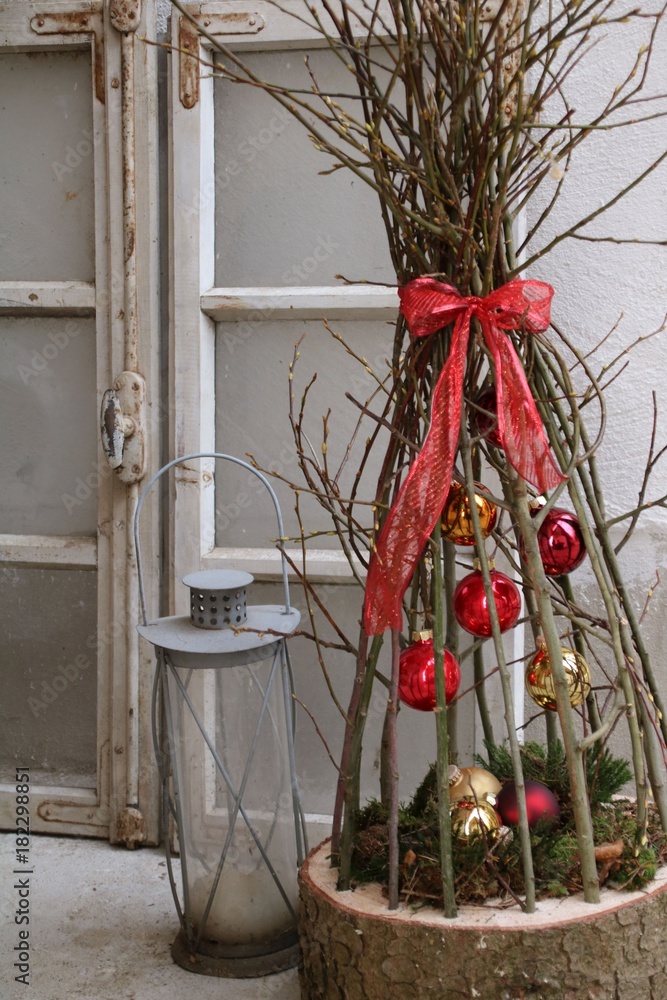 Nostalgische Weihnachtsdeko Vor Einem Fenster Foto Poster
