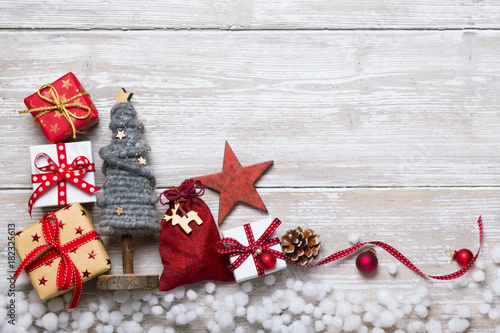 Foto-Tapete - Christmas decoration on rustic wooden table  -  Flat lay, background (von Floydine)
