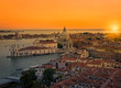 Venecia al atardecer. Vista aerea desde la torre del reloj