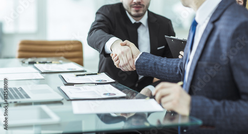 Cuadros en Lienzo handshake of two lawyers after discussing the terms of a financial contract