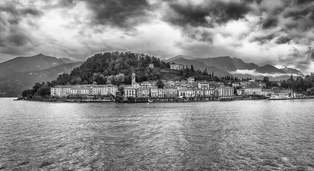 Canvas Print - Panoramic view of Bellagio waterfront on the Lake Como, Italy