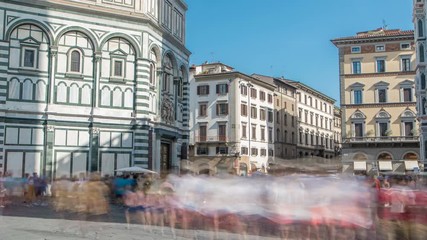 Wall Mural - Tourists near Florence Baptistery San Giovanni timelapse on Piazza San Giovanni.