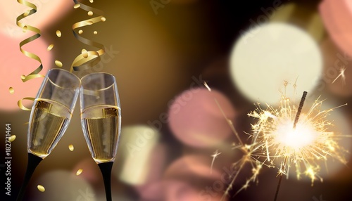 Anstoßen - Neujahr / Silvester / Feier – kaufen Sie dieses Foto und