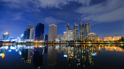 Wall Mural - 4k Time-lapse of Bangkok city view at Benjakitti Park, Bangkok, Thailand