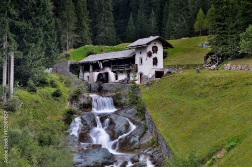 Fotografía Vecchio mulino medioevale sorgenti del Piave Italia