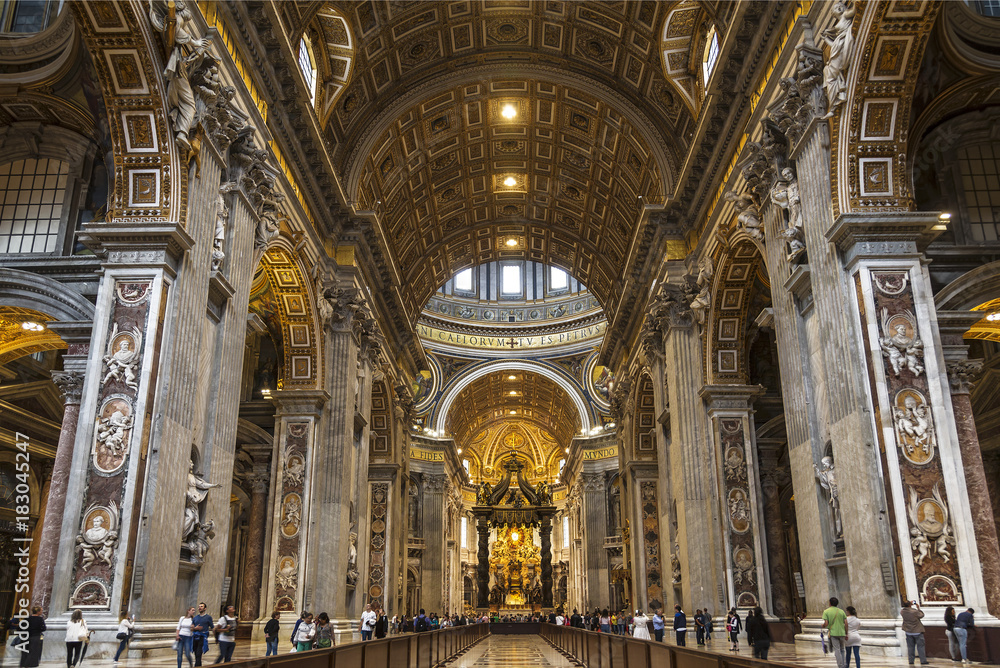 The interior of the Cathedral of St. Peter in the Vatican - obrazy, fototapety, plakaty 