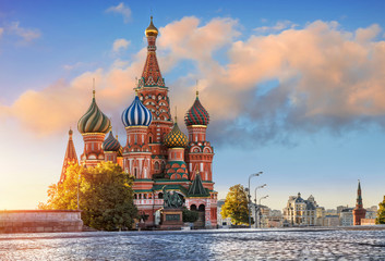 Собор Василия Блаженного и розовое облако St. Basil's Cathedral, and  a pink cloud