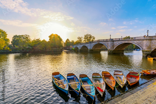 Cuadros en Lienzo Richmond River Thames boats and bridge