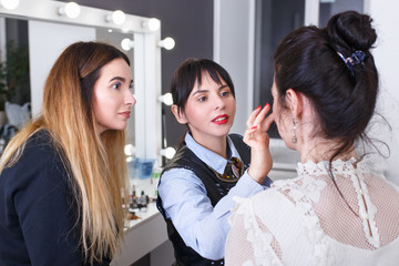 makeup tutorial lesson at beauty school