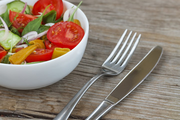 Wall Mural - Vegetarian food. Fresh vegetable salad with arugula.