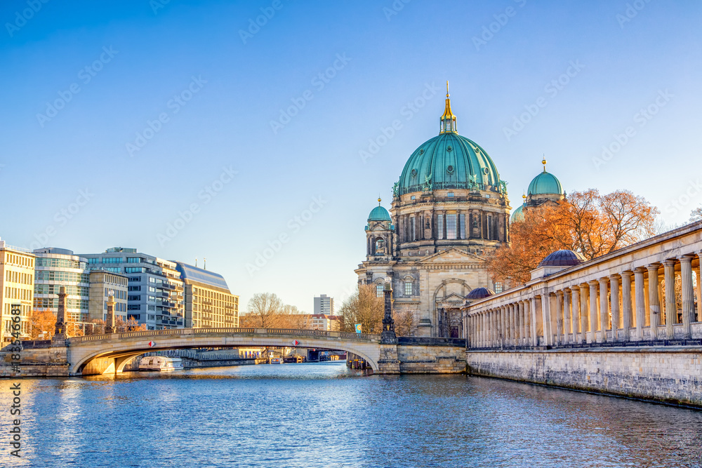 Obraz na płótnie Berlin Cathedral (Berliner Dom) and Museum Island (Museumsinsel) reflected in Spree River, Berlin, Germany, Europe. w salonie