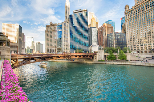 Valokuva  Northern Chicago River Riverwalk on North Branch Chicago River in Chicago, Illin