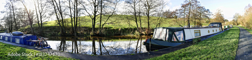 Fotografía The Leeds Liverpool Canal at Salterforth in the beautiful countryside on the Lan