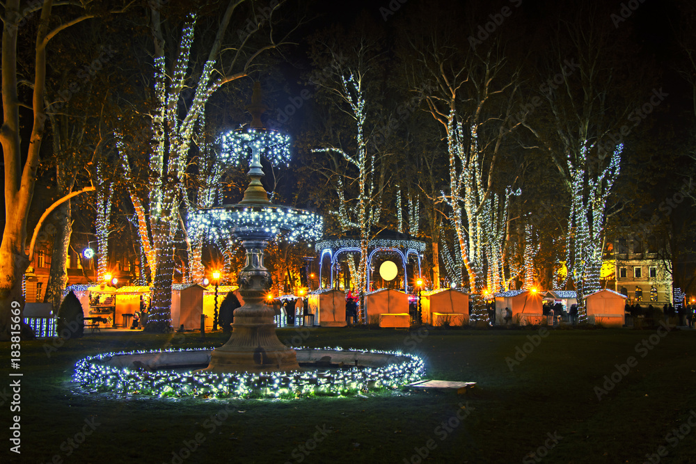 Obraz na płótnie Zrinjevac park decorated by Christmas lights as part of Advent in Zagreb w salonie