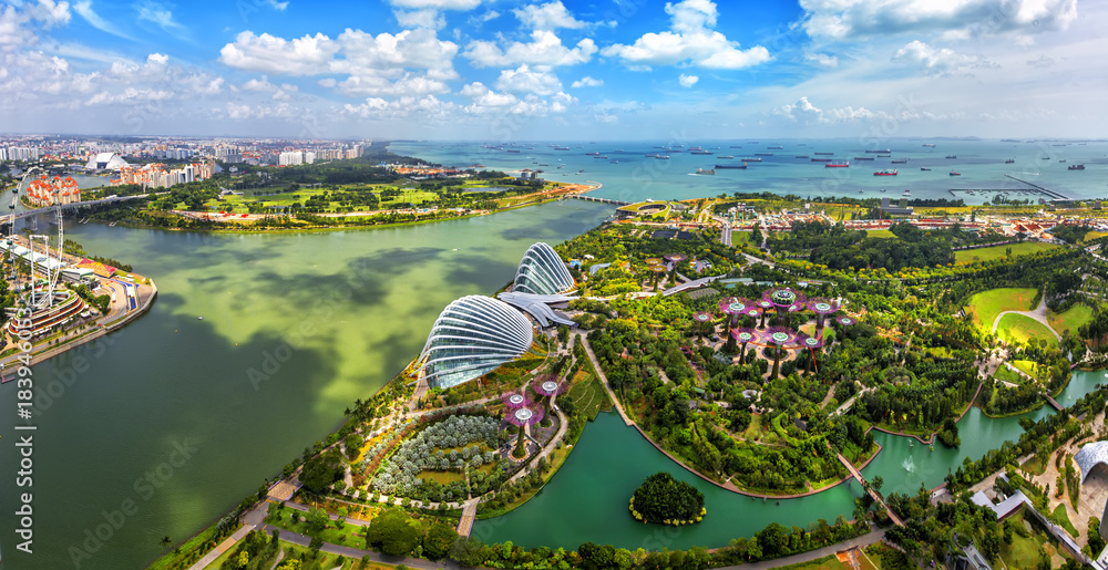 Panorama view of Singapore City skyline in Singapore. Bird eyes view of The Supertree Grove, Cloud Forest & Flower Dome at Gardens by the Bay on August 29,2016 in Singapore. Spanning 101 hectares. - obrazy, fototapety, plakaty 