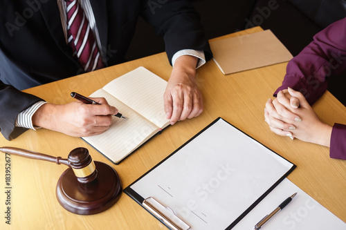 Fotografía Customer service good cooperation, Consultation between a male lawyer and busine