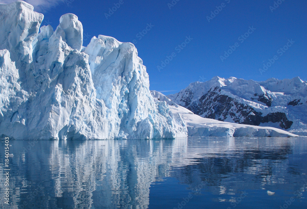 Climate change affected glacier in Antarctica - obrazy, fototapety, plakaty 