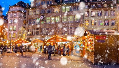 Wall Mural - Christmas market under the snow in Strasbourg, Alsace, France